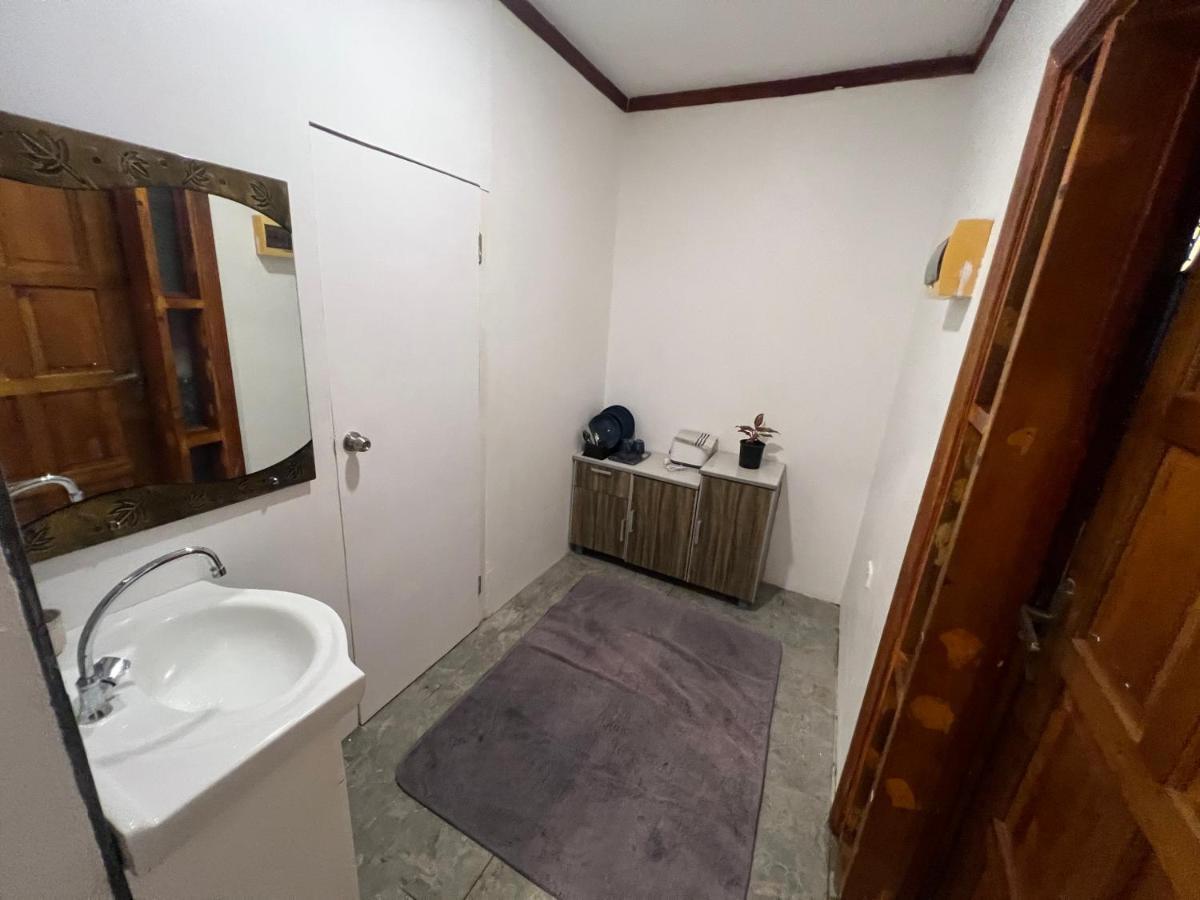 Pasifika Guesthouse ナンディ エクステリア 写真